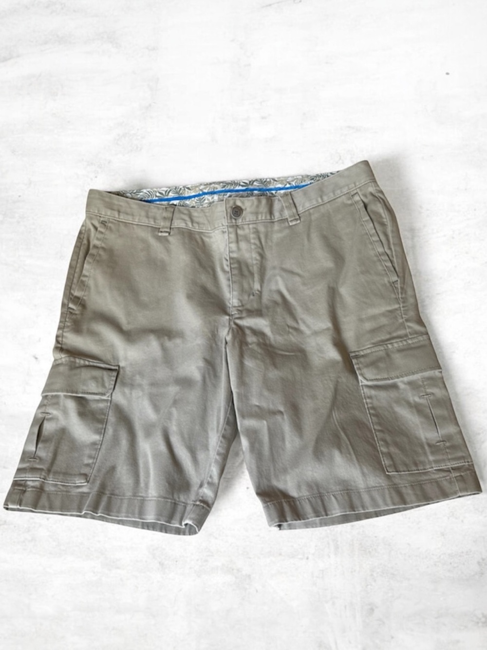 Tommy Bahama Cargo Shorts Size 36 NWT Khaki Stretch Men’s Casual